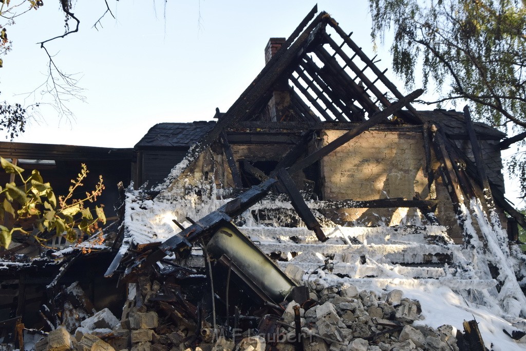 Grossfeuer Einfamilienhaus Siegburg Muehlengrabenstr P1165.JPG - Miklos Laubert